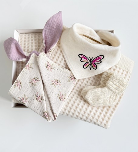 Dovana- kraitelis kūdikiui "DRUGELIŲ PIEVA"