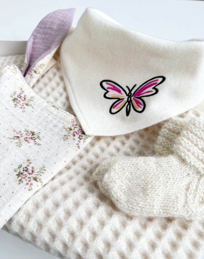 Dovana- kraitelis kūdikiui "DRUGELIŲ PIEVA"